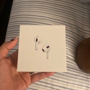 Apple AirPods (3rd generation)